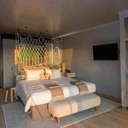 - Movement & Nature House Hotel Santa Cruz (Oeste)